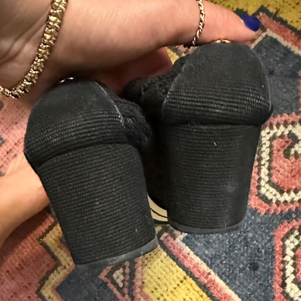 CHANEL Black and Tan Lace Flats - Picture 6 of 11